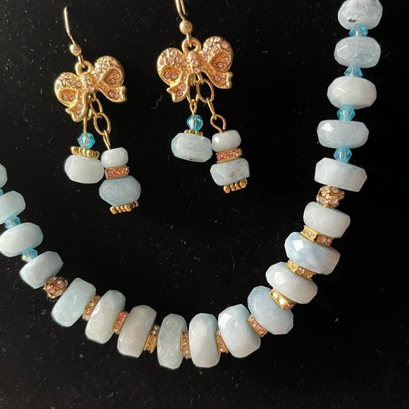 Nice quality Gold and Blue Jewelry Set - Picture 2 of 6